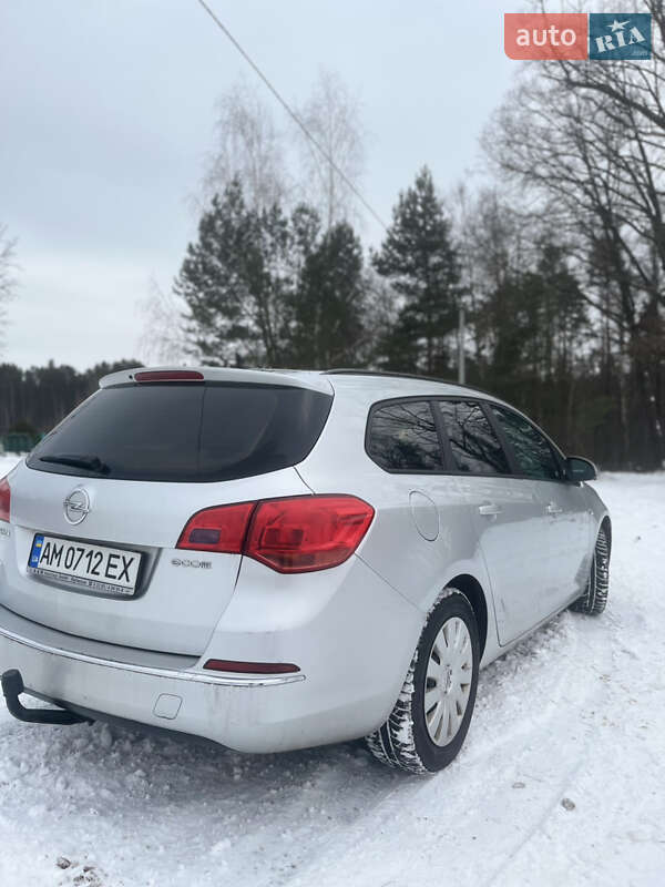 Універсал Opel Astra 2012 в Житомирі