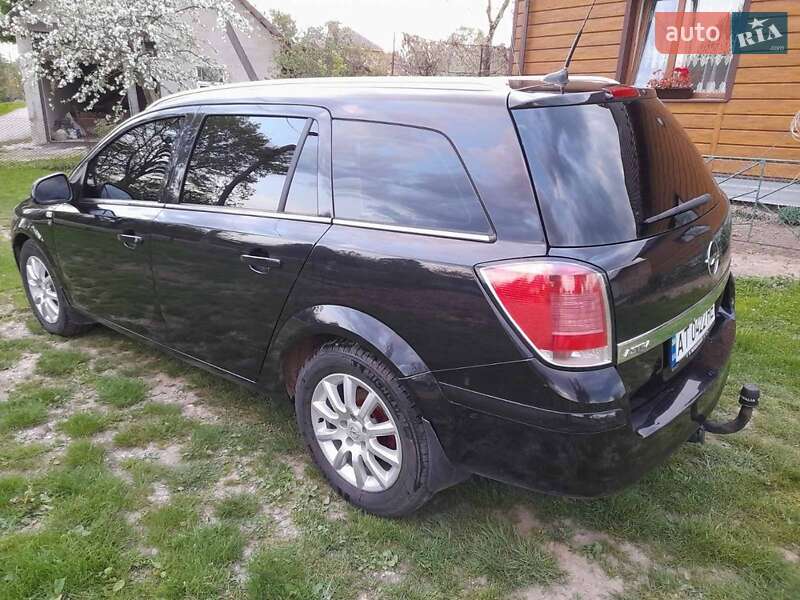 Універсал Opel Astra 2010 в Івано-Франківську