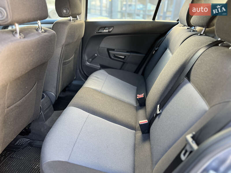 Хэтчбек Opel Astra 2005 в Ивано-Франковске