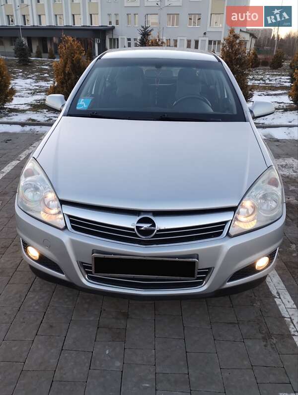 Хетчбек Opel Astra 2007 в Мостиській
