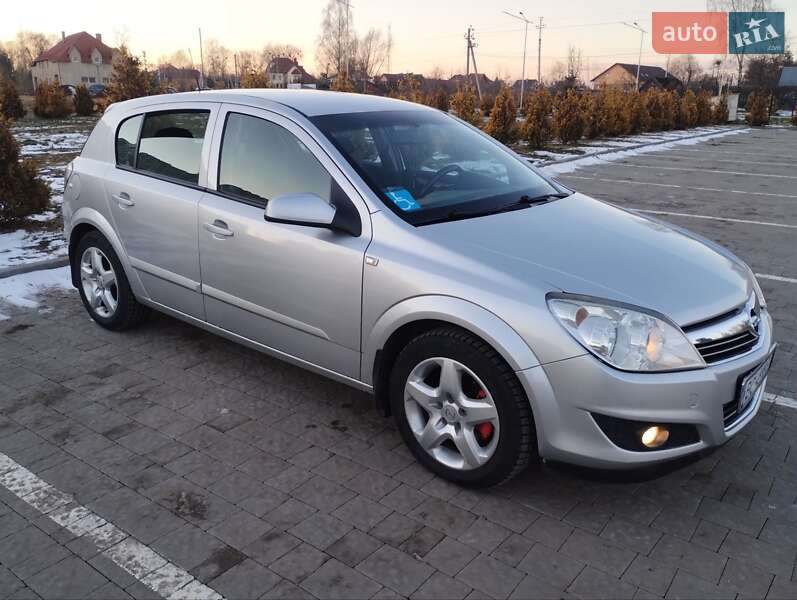 Хетчбек Opel Astra 2007 в Мостиській