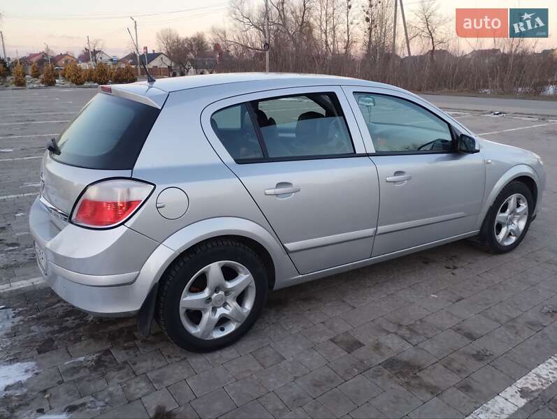 Хетчбек Opel Astra 2007 в Мостиській