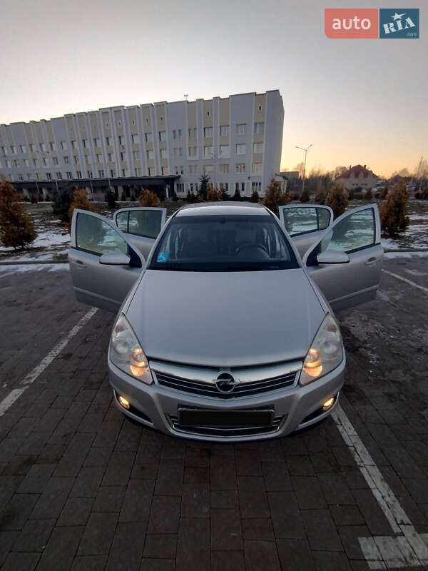 Хетчбек Opel Astra 2007 в Мостиській
