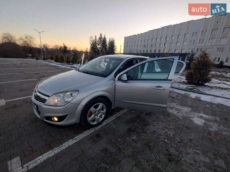 Хетчбек Opel Astra 2007 в Мостиській