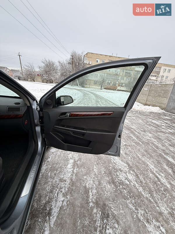 Универсал Opel Astra 2004 в Новой Водолаге