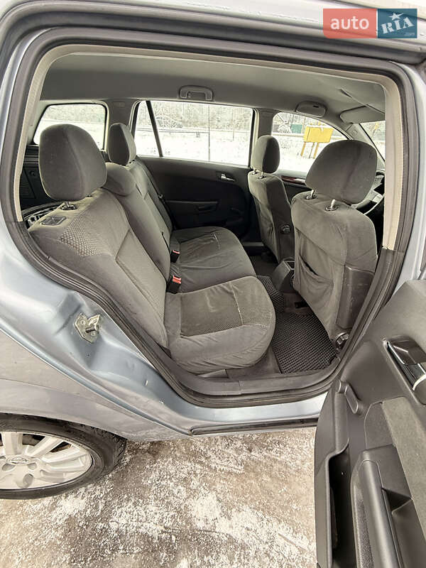 Универсал Opel Astra 2004 в Новой Водолаге