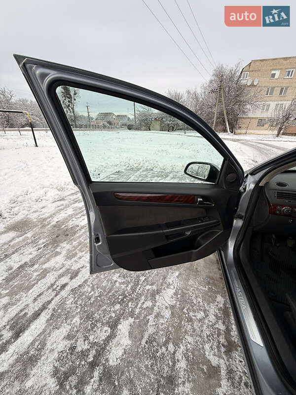 Универсал Opel Astra 2004 в Новой Водолаге