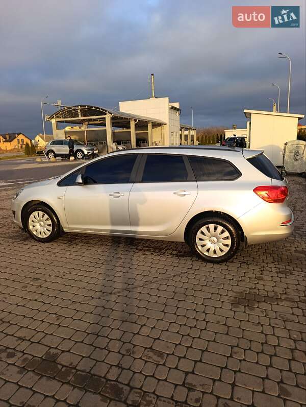 Универсал Opel Astra 2015 в Городке
