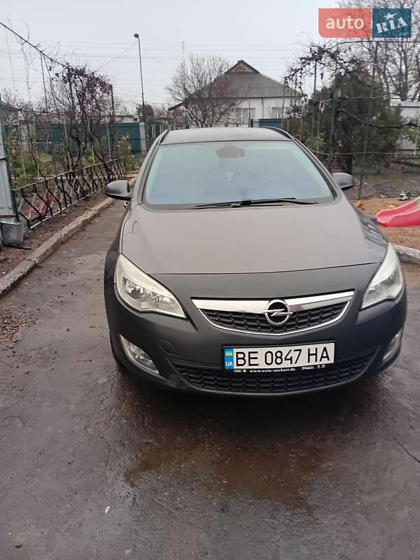 Opel Astra 2011