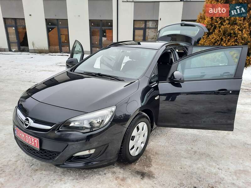 Універсал Opel Astra 2013 в Рівному