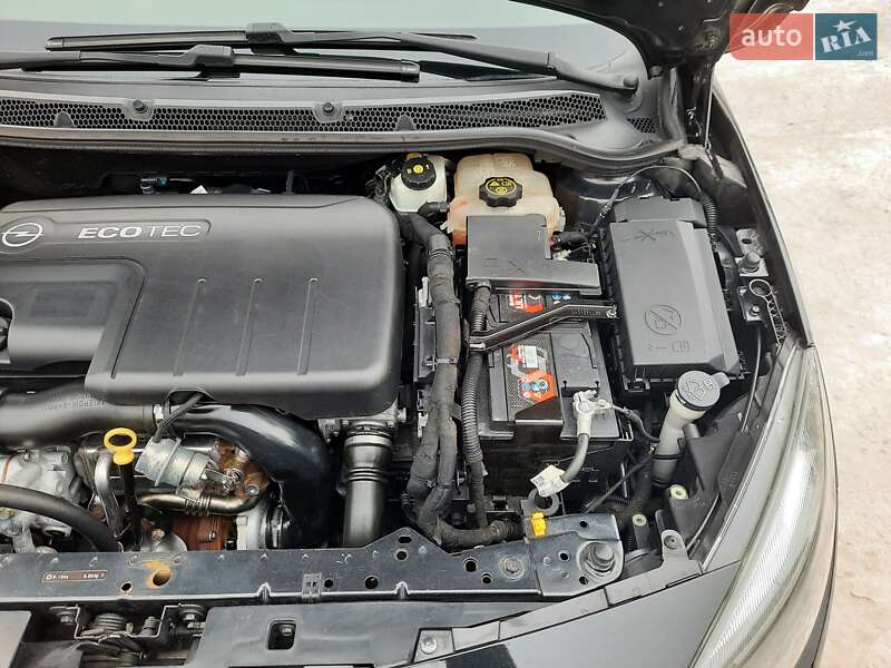 Універсал Opel Astra 2013 в Рівному