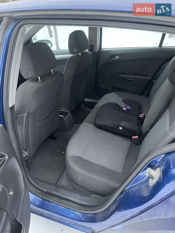 Хэтчбек Opel Astra 2004 в Радомышле фото 11 Хэтчбек Opel Astra 2004 в Радомышле