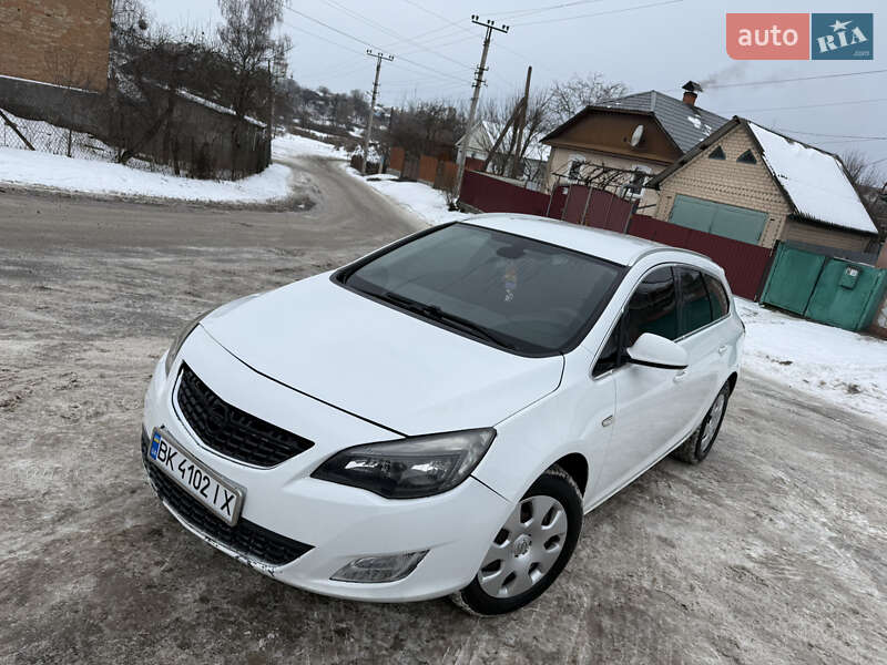 Универсал Opel Astra 2012 в Изяславе