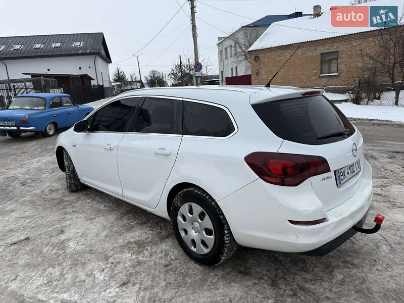 Универсал Opel Astra 2012 в Изяславе