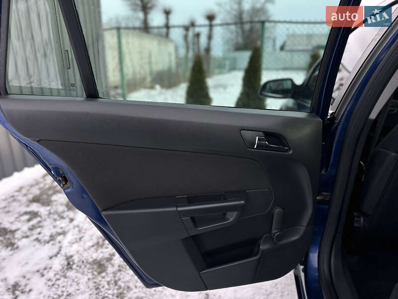 Универсал Opel Astra 2010 в Виннице