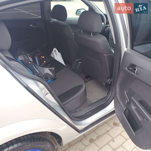 Хэтчбек Opel Astra 2012 в Киеве фото 7 Хэтчбек Opel Astra 2012 в Киеве