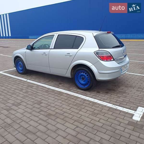 Хэтчбек Opel Astra 2012 в Киеве фото 2 Хэтчбек Opel Astra 2012 в Киеве