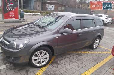 Універсал Opel Astra 2010 в Львові