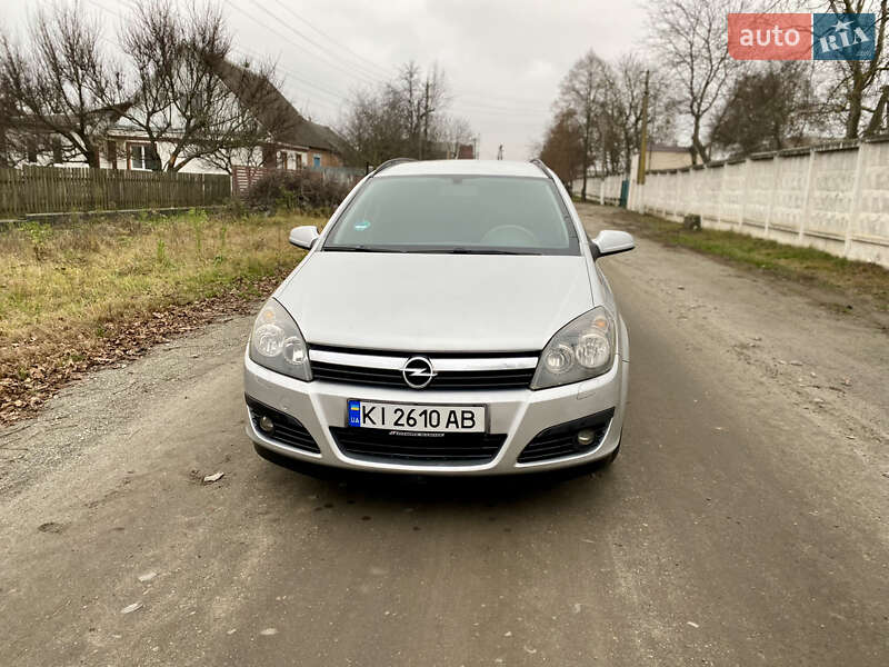 Універсал Opel Astra 2006 в Радомишлі