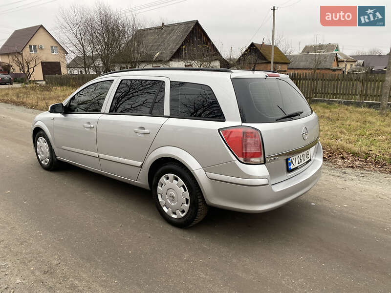 Універсал Opel Astra 2006 в Радомишлі