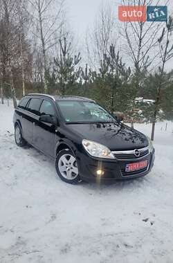 Универсал Opel Astra 2010 в Луцке