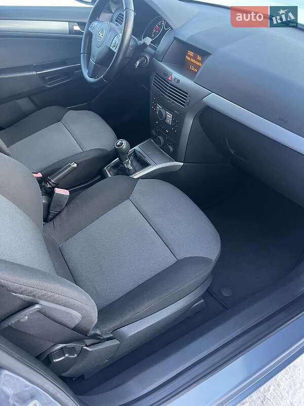 Универсал Opel Astra 2005 в Тернополе