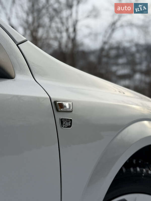 Універсал Opel Astra 2010 в Вишнівці