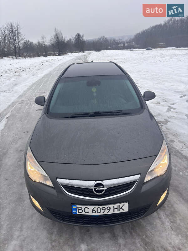 Універсал Opel Astra 2011 в Умані
