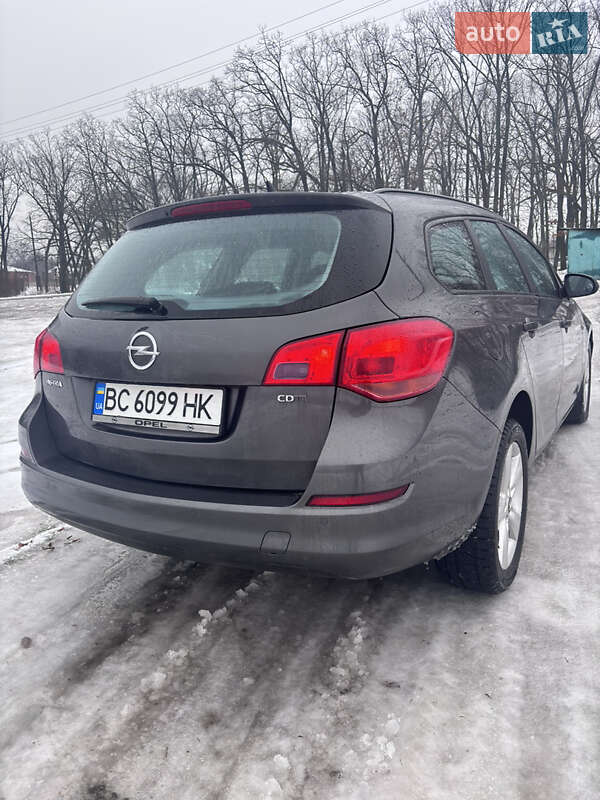 Універсал Opel Astra 2011 в Умані
