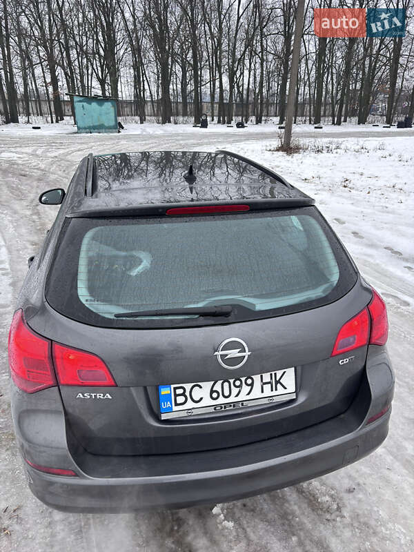 Універсал Opel Astra 2011 в Умані