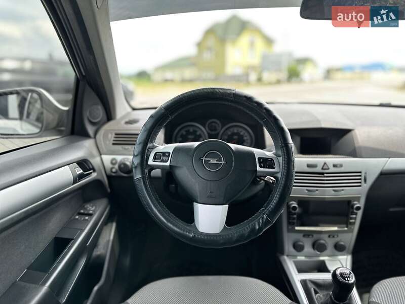 Универсал Opel Astra 2010 в Иршаве