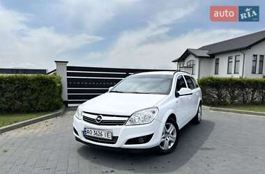 Универсал Opel Astra 2010 в Иршаве