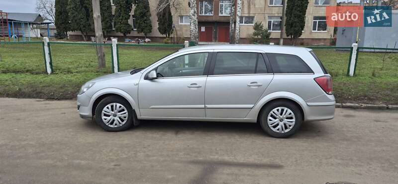 Універсал Opel Astra 2005 в Золотоноші