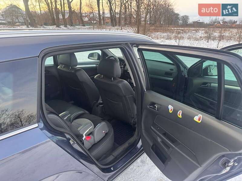 Універсал Opel Astra 2010 в Вінниці