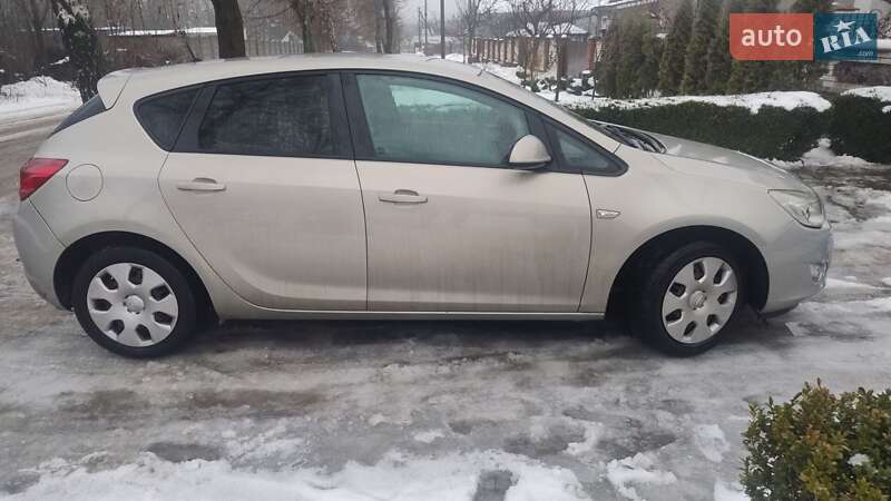 Opel Astra 2010