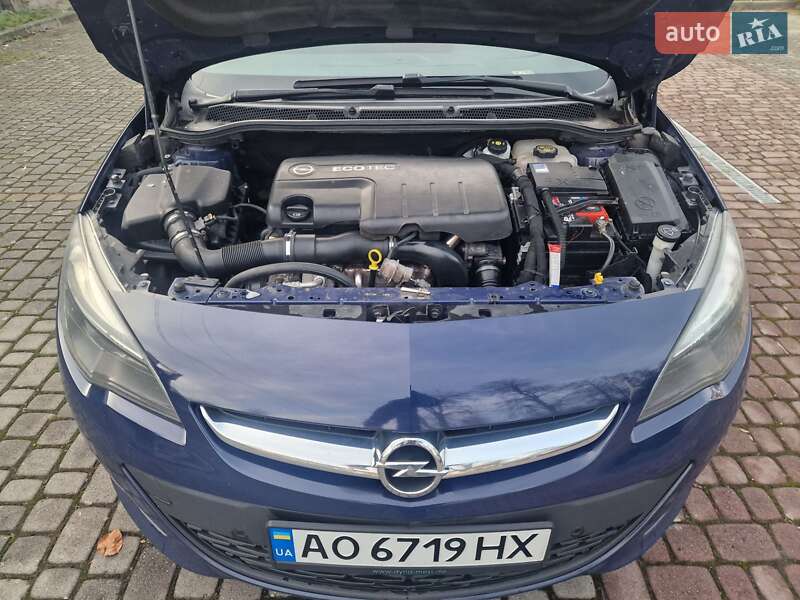 Универсал Opel Astra 2013 в Мукачево