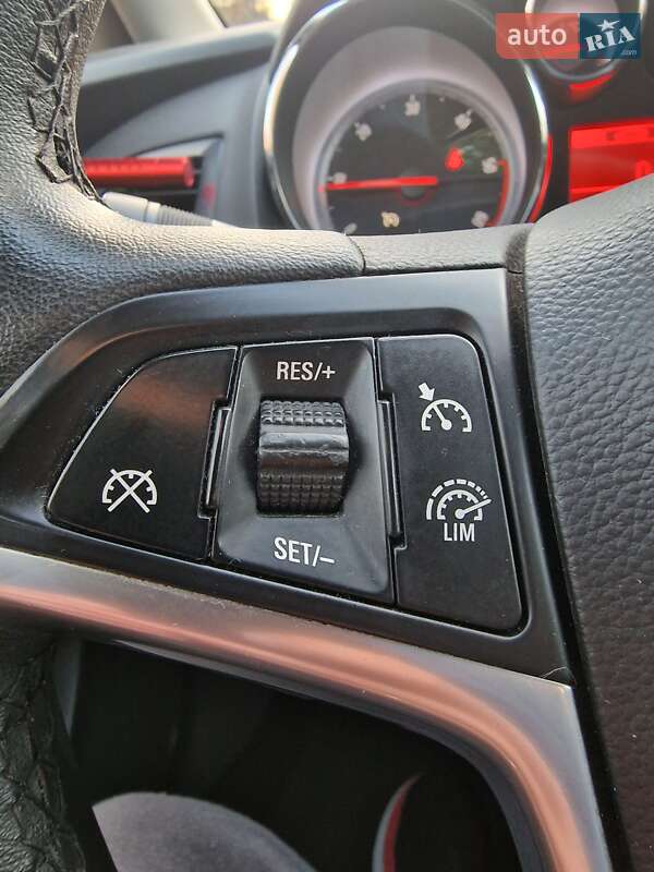 Универсал Opel Astra 2013 в Мукачево