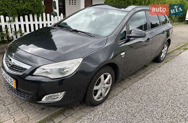 Хэтчбек Opel Astra 2012 в Хотове
