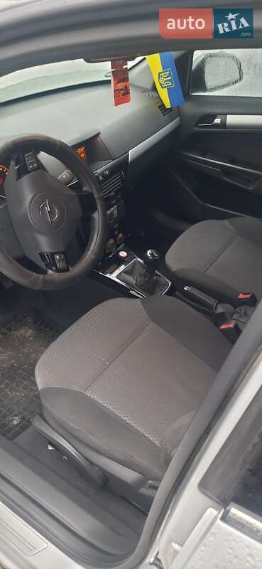 Универсал Opel Astra 2010 в Умани