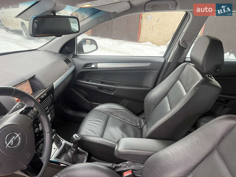 Универсал Opel Astra 2010 в Калуше