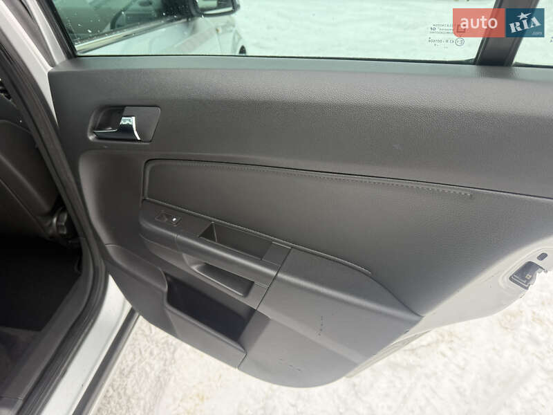 Универсал Opel Astra 2010 в Калуше