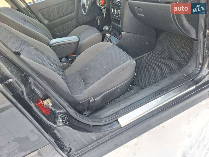 Универсал Opel Astra 2001 в Черновцах