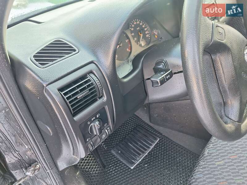 Универсал Opel Astra 2001 в Черновцах