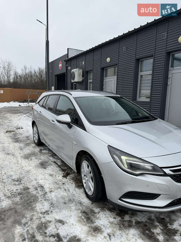 Універсал Opel Astra 2017 в Чернівцях