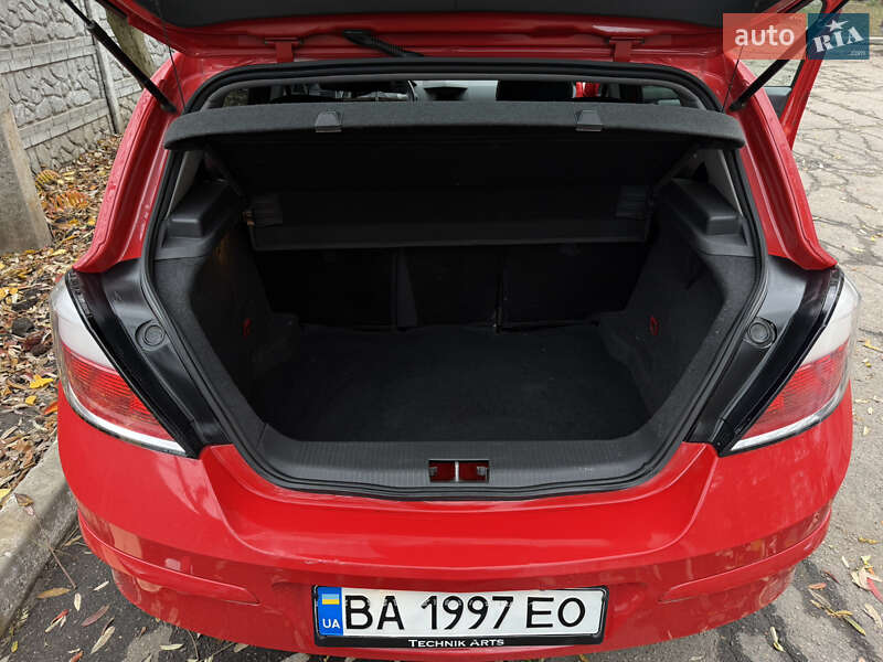 Хэтчбек Opel Astra 2006 в Александрие