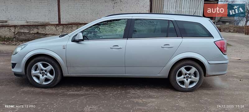 Универсал Opel Astra 2010 в Первомайске