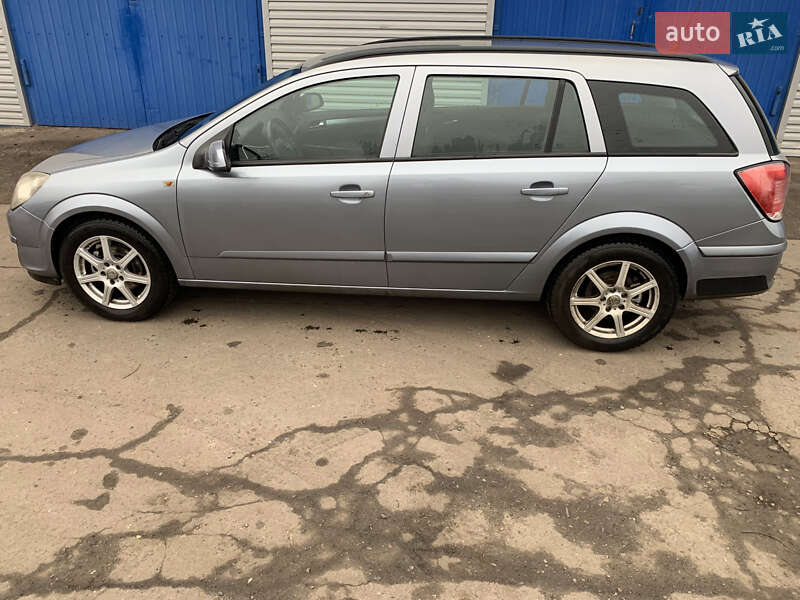 Универсал Opel Astra 2005 в Полтаве