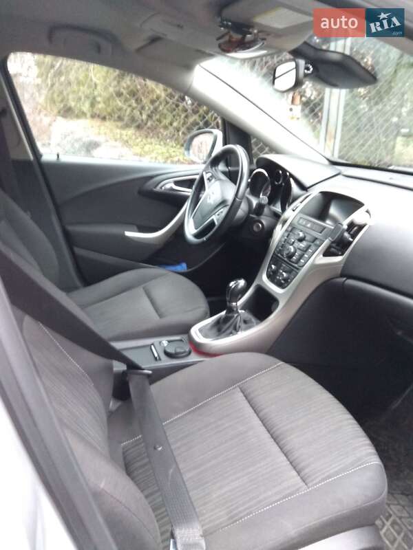 Універсал Opel Astra 2011 в Львові