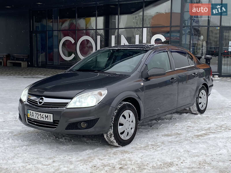 Седан Opel Astra 2012 в Киеве