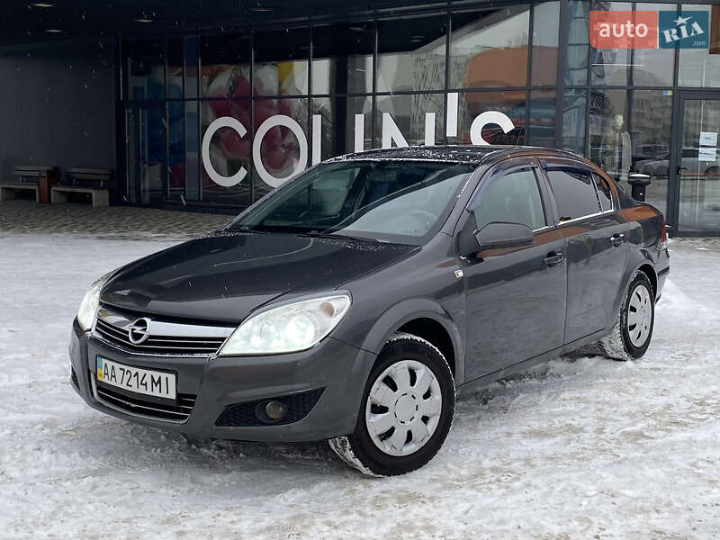 Седан Opel Astra 2012 в Киеве